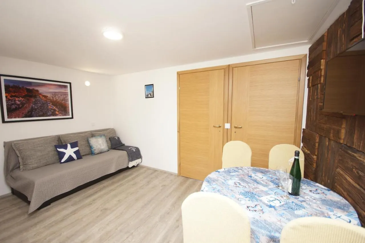 Apartments Galija Punat 0*,