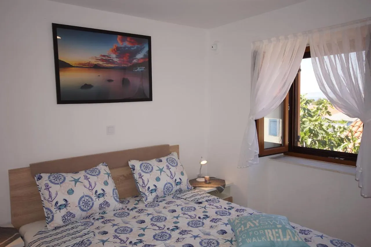 Apartments Galija Punat 0*,