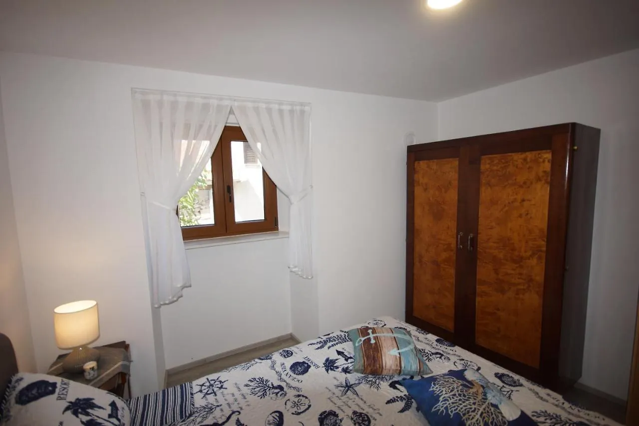 Apartments Galija プナト